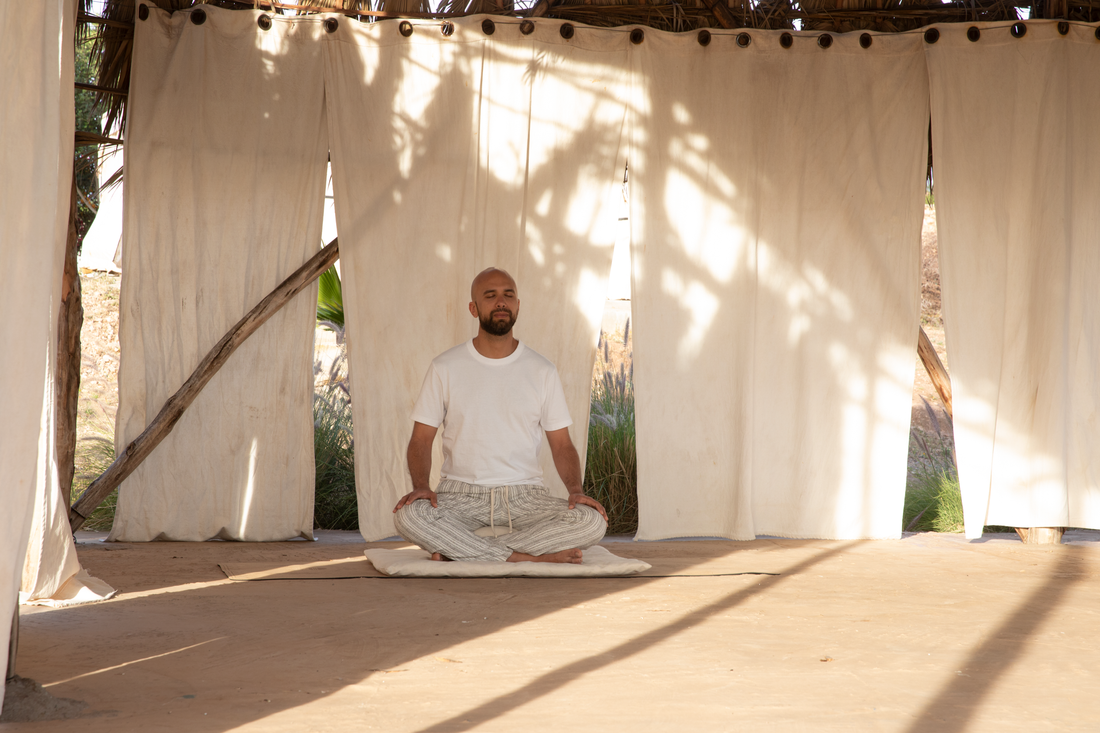 Accessoires de méditation artisanaux pour un espace zen