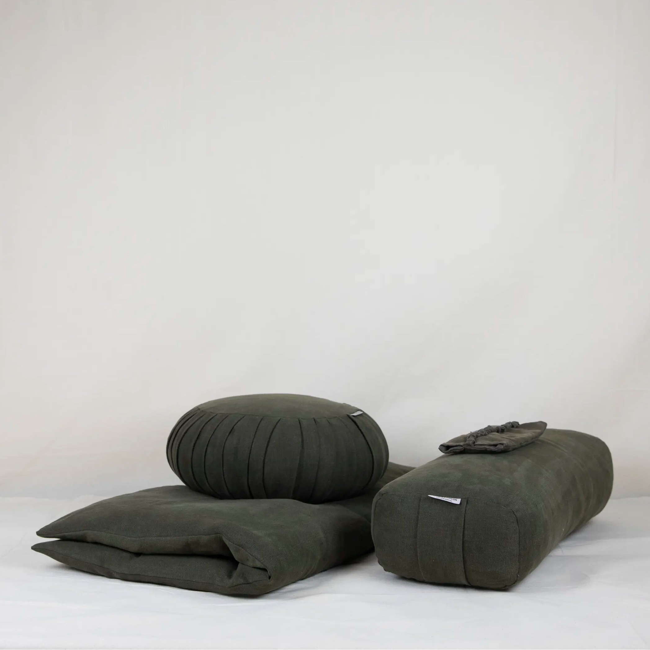 Bundle méditation vert zaity en kapok naturel avec zafu traditionnel, zabuton 70x90 cm, bolster rectangulaire et eye pillow lavande