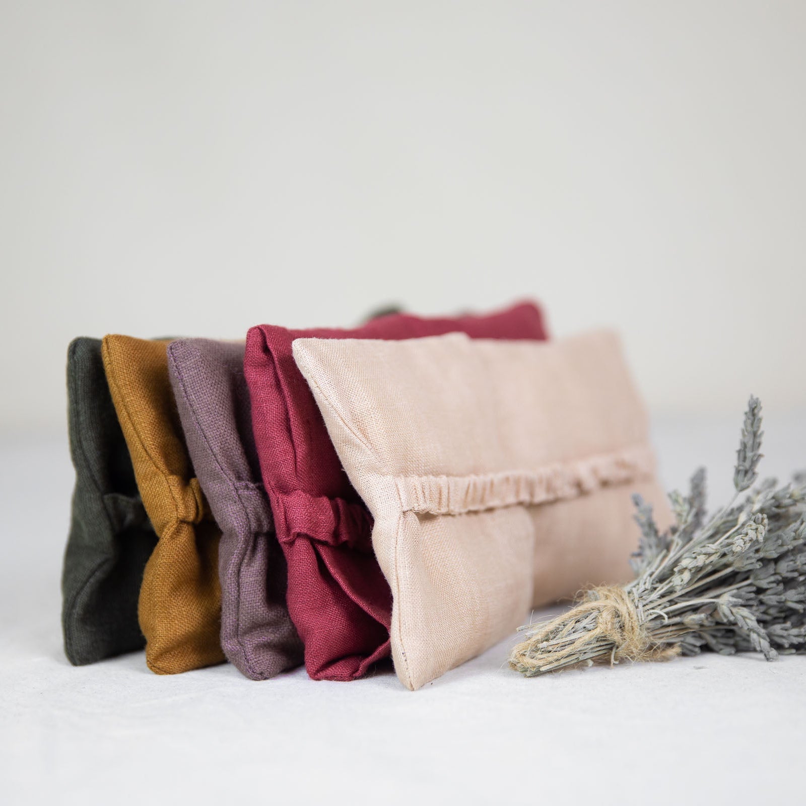 Coussin yeux aux fleurs de lavande en lin