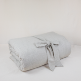 Futon en lin naturel greige avec sac de transport Atelier Cocon, garni de kapok végétal, fait main au Maroc, idéal pour la méditation, le yoga et la relaxation