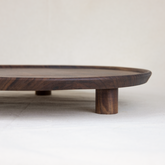 Petite table en noyer massif marocain pour créer un coin zen à la maison