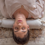 🔸 Tapis yoga maroc de haute qualité, idéal pour la pratique du yoga prénatal, du hatha yoga ou de la relaxation à domicile.