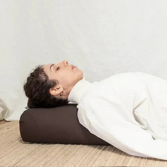 Comment choisir votre bolster de yoga au Maroc ? Le guide clair et honnête
