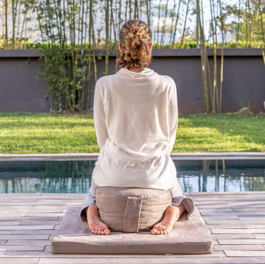 Zabuton, le coussin de sol qui rend votre méditation plus confortable.
