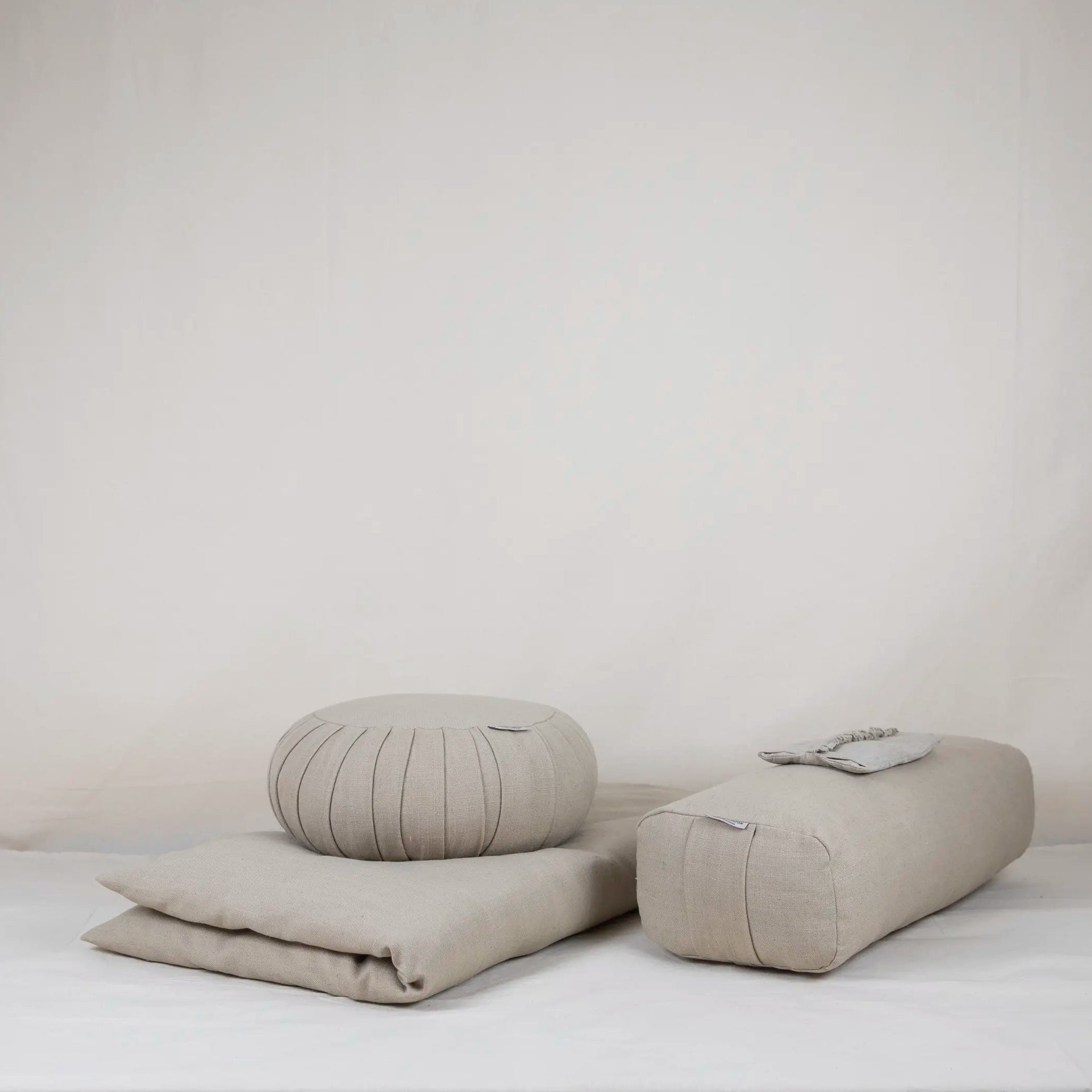 Bundle méditation beige en kapok naturel avec zafu traditionnel, zabuton 70x90 cm, bolster rectangulaire et eye pillow lavande